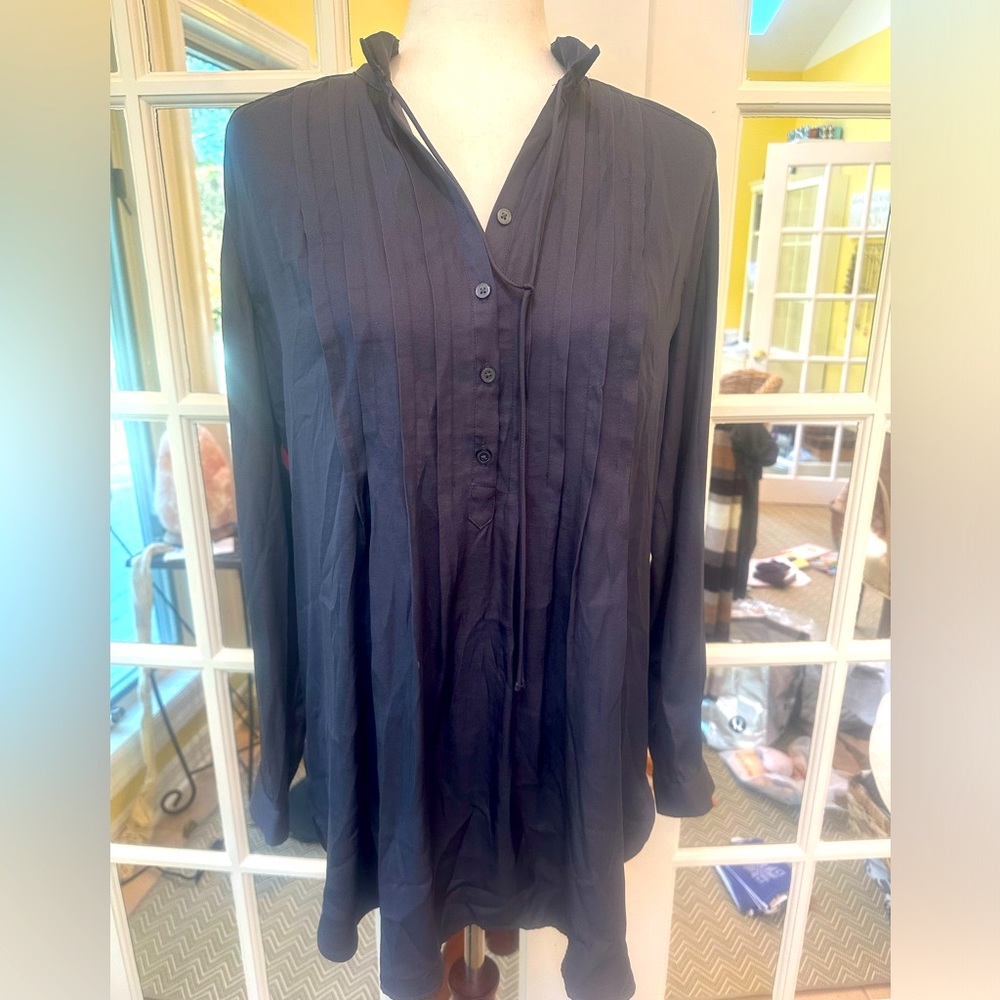 Ann Taylor LOFT EUC Long Silky satin Ruffled Front Tab Color Long Sleeve Blouse